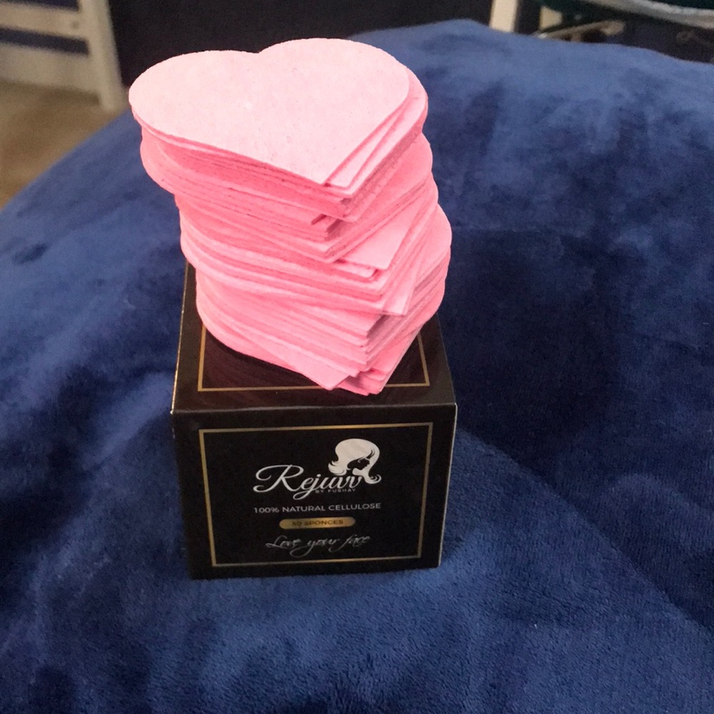 ⚡️FINAL PRICE⚡️ Rejuvv By Fushay Natural Cellulose Sponges Pink Heart Shaped